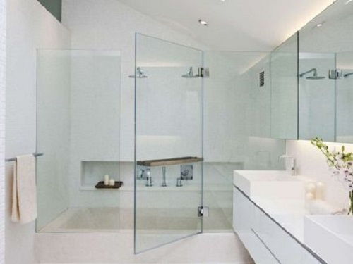 卫生间玻璃隔断适合材料 卫生间隔断玻璃设计要点,行业资讯