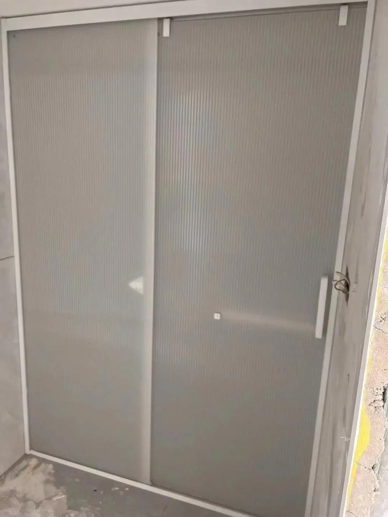 白色淋浴房 超白长虹玻璃磨砂，打造高级感与通透兼备的卫浴空间